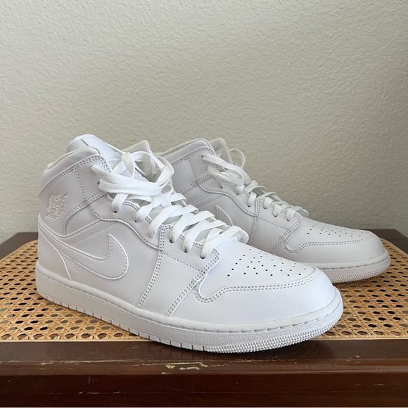 NWT Nike Men's White AIR Jordan 1 MID Sneakers Size 12